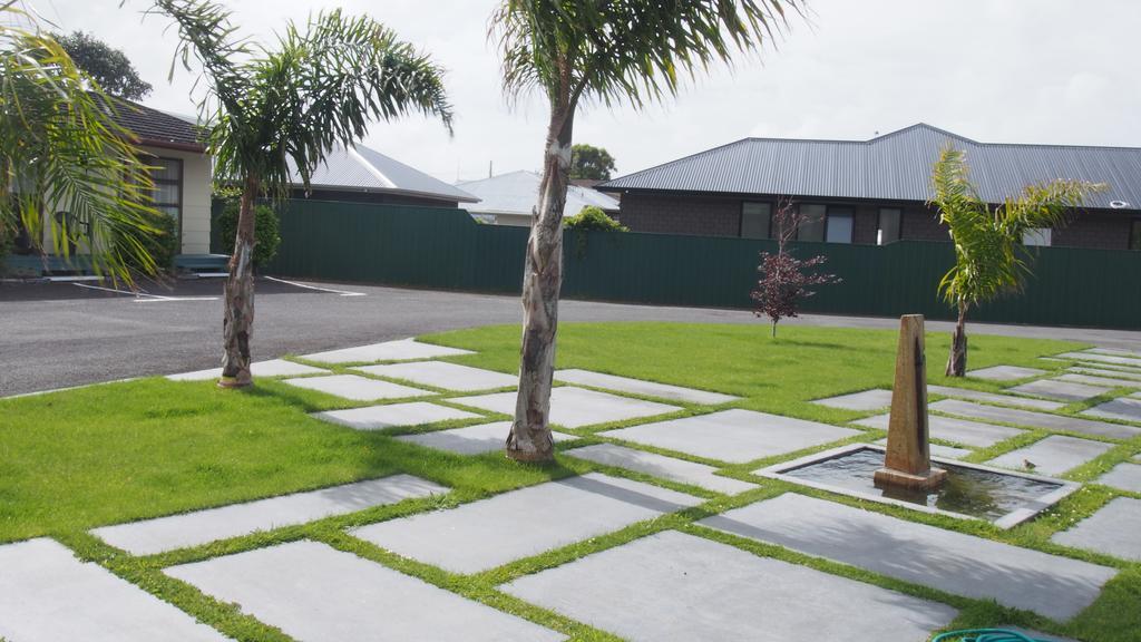 Coronation Court Motel New Plymouth Buitenkant foto