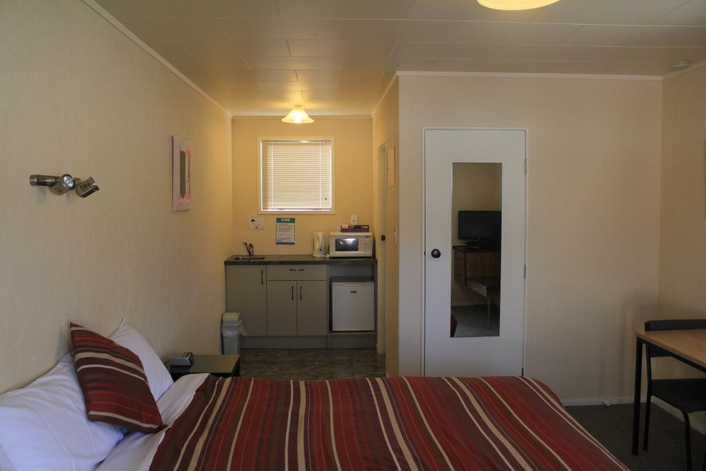 Coronation Court Motel New Plymouth Buitenkant foto