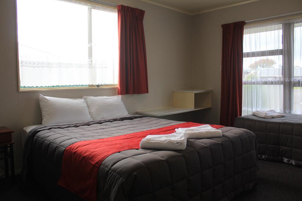 Coronation Court Motel New Plymouth Buitenkant foto