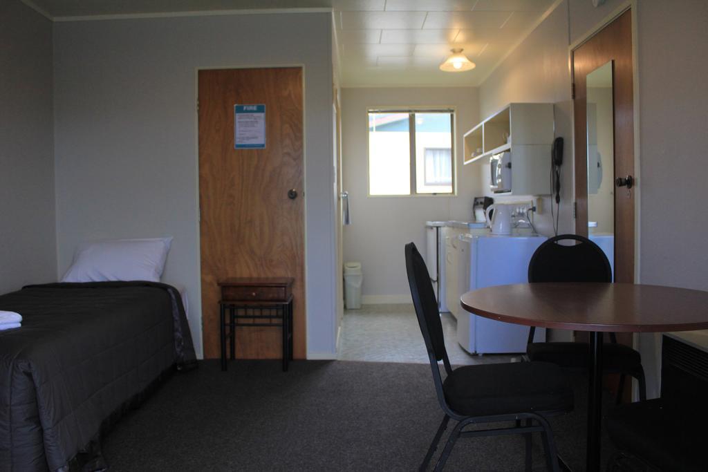Coronation Court Motel New Plymouth Buitenkant foto
